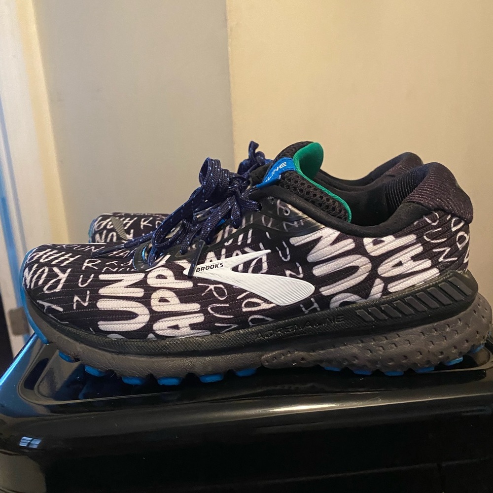 Used BROOKS Run Happy - adrenaline 20 size 7